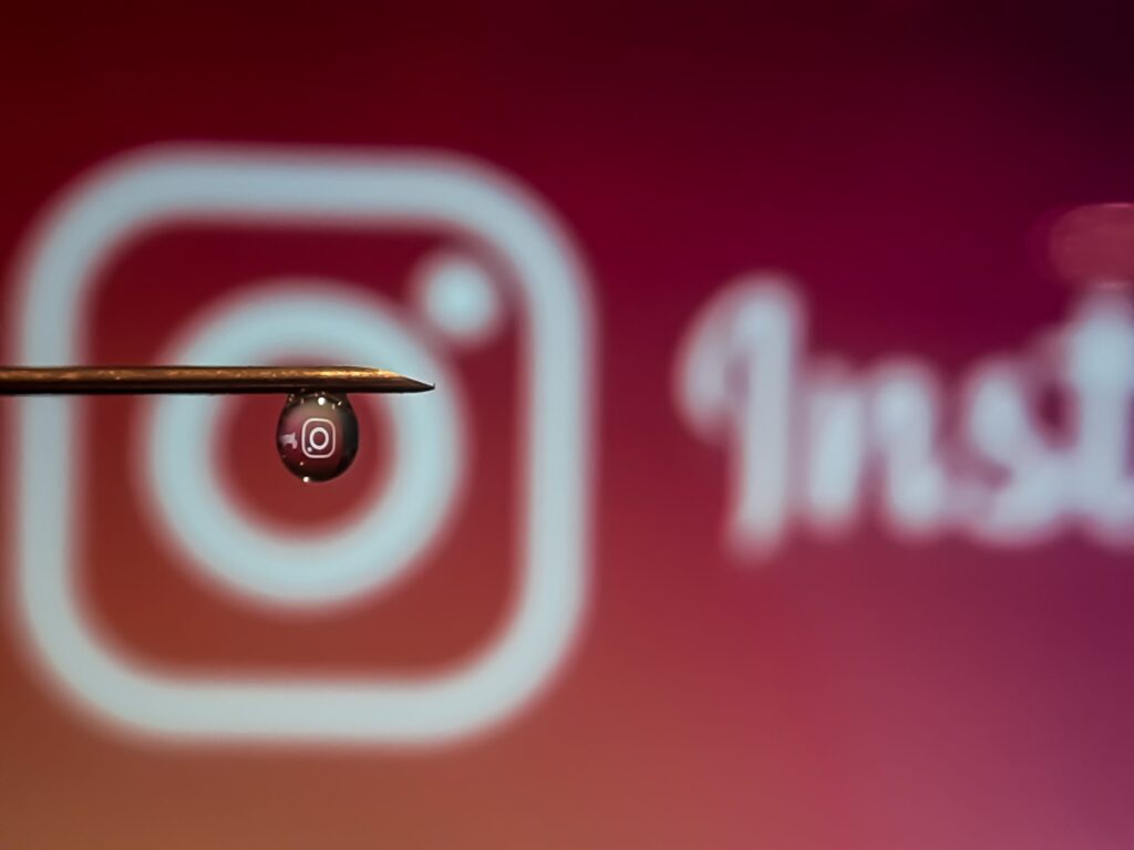 Instagram-logo-in-water-droplet-134963-pixahive